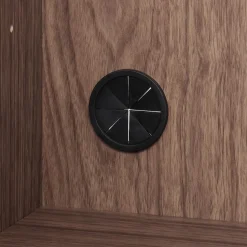 Armoire en noyer avec portes en verre