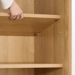 Armoire en noyer avec portes en verre