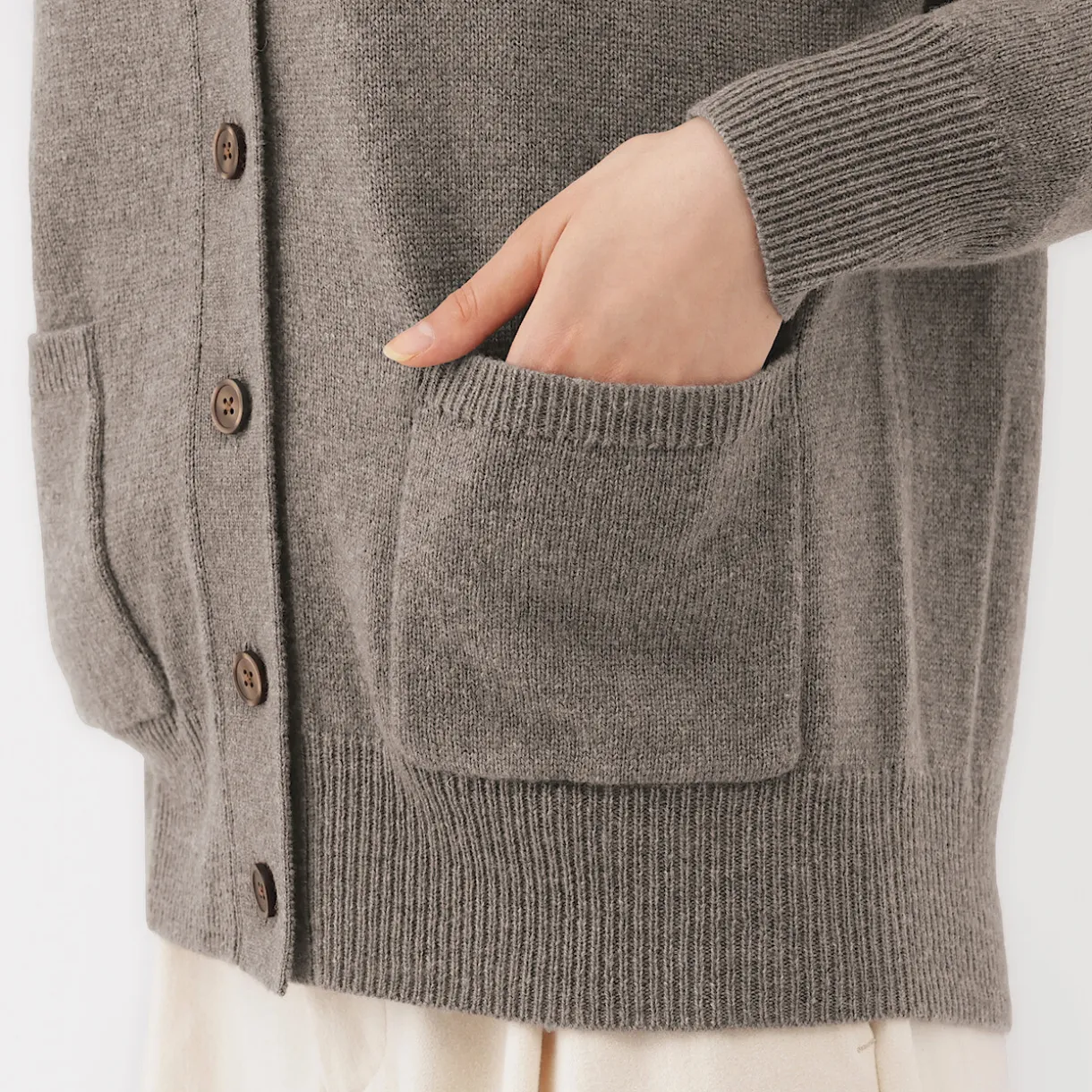 Cardigan avec col en V en maille moyenne pour femme