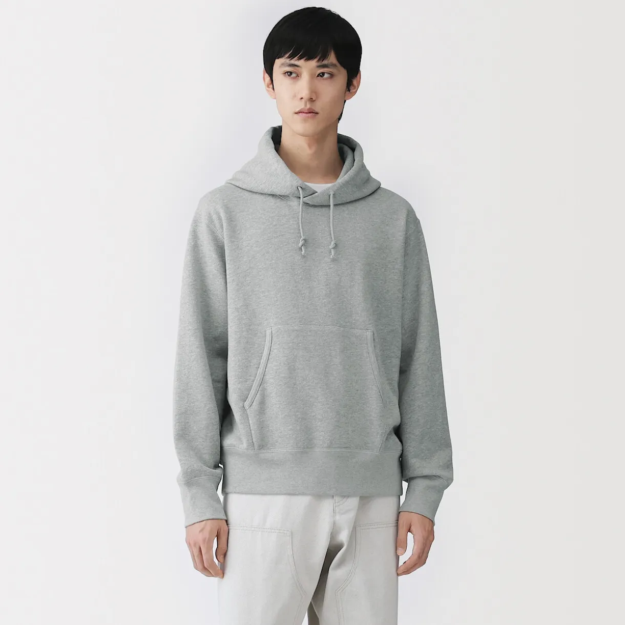 Chandail à capuchon en coton traditionnellement tricoté pour homme