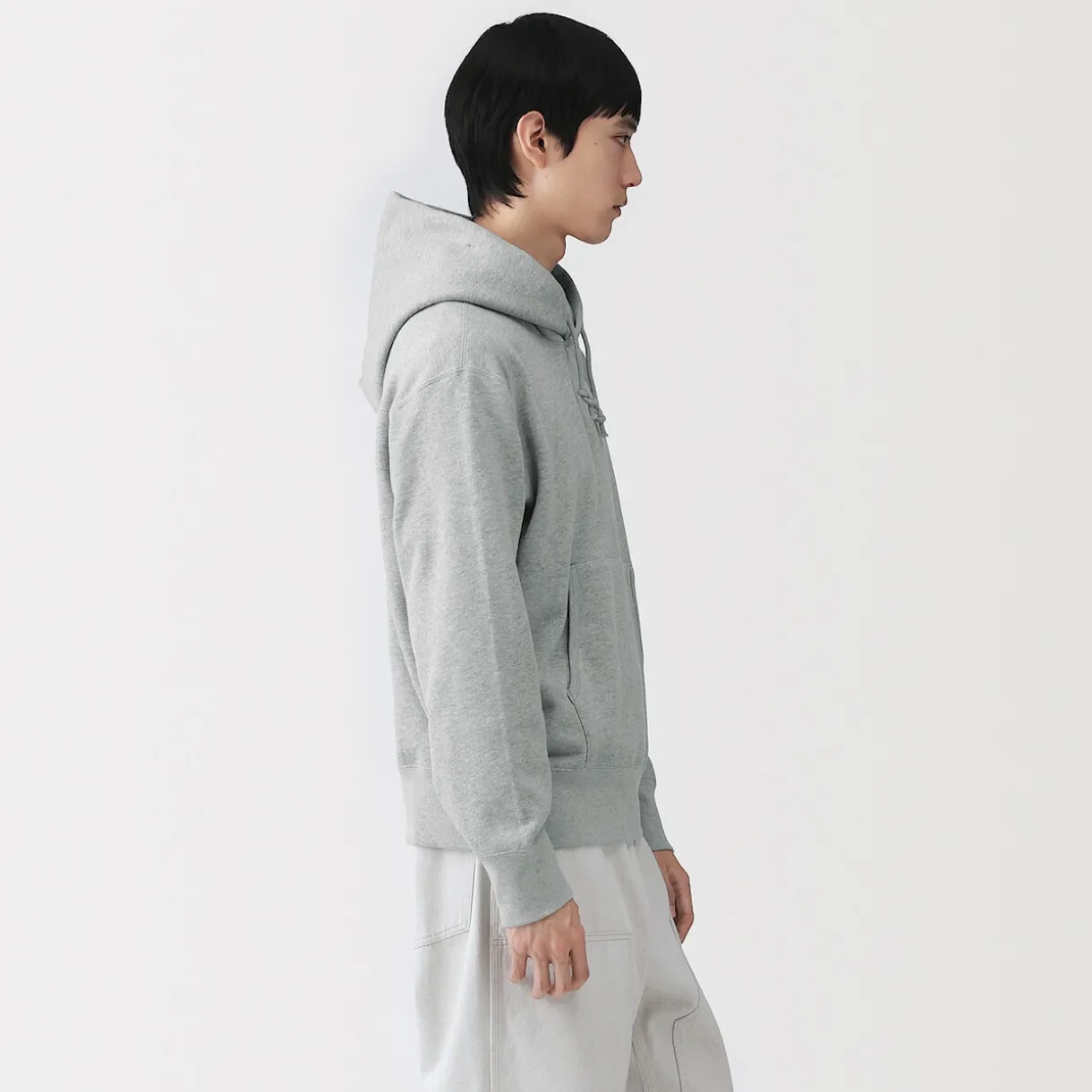 Chandail à capuchon en coton traditionnellement tricoté pour homme