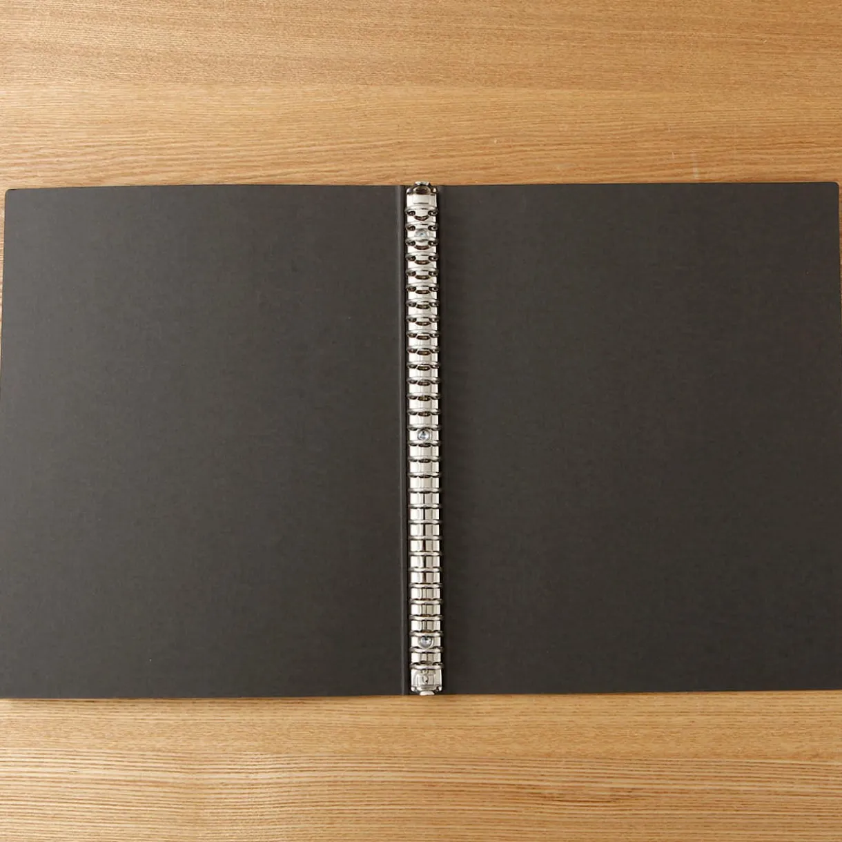 Classeur A4 30 anneaux en kraft Gris charbon