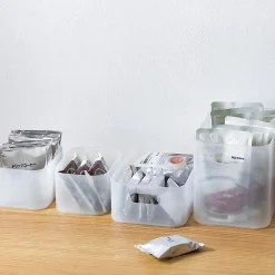 Corbeille en PP à poignées