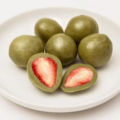 Fraises enrobées de chocolat blanc au matcha