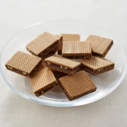 Gaufrettes parfum chocolat aux éclats de cacahuètes