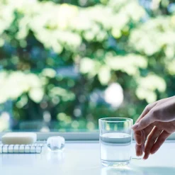 Gobelet acrylique à poignée