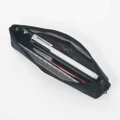 Grâce au tissu maillé