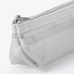 Grâce au tissu maillé