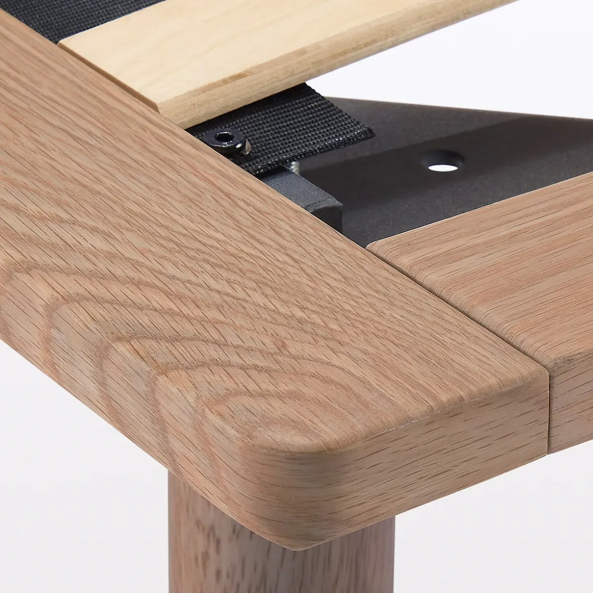 Lit plateforme simple en noyer