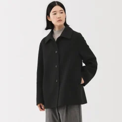 Manteau court en mélange de laine mérinos pour femme