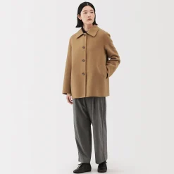 Manteau court en mélange de laine mérinos pour femme