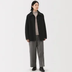 Manteau court en mélange de laine mérinos pour femme