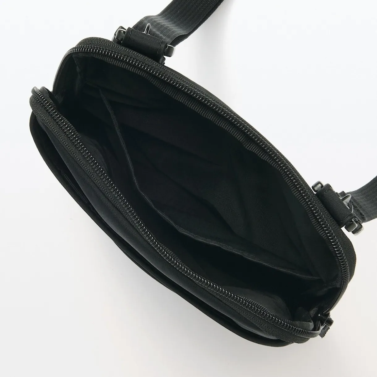 Mini‐sacoche à bandoulière déperlante avec porte‐stylo