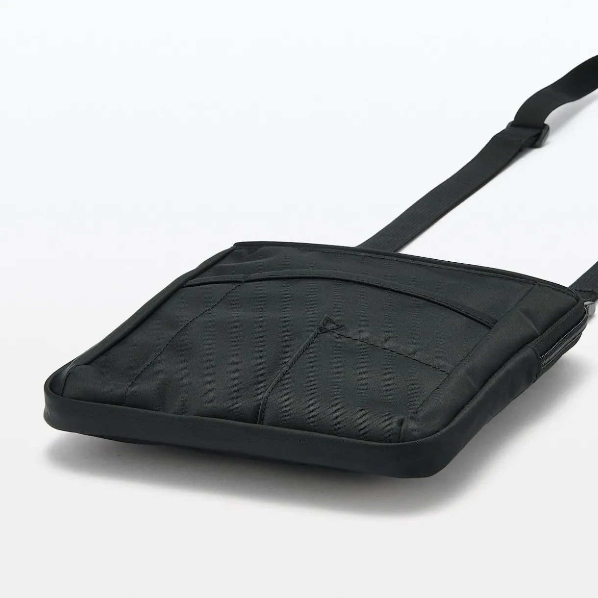 Mini‐sacoche à bandoulière déperlante avec porte‐stylo