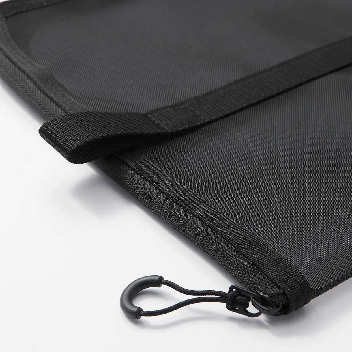 Porte-documents en nylon maillé avec fermeture éclair - A4, Noir