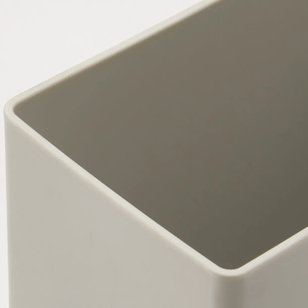 Poubelle rectangulaire en PP à couvercle ‐0.9L