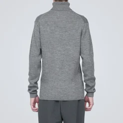 Pull en laine côtelée col roulé homme