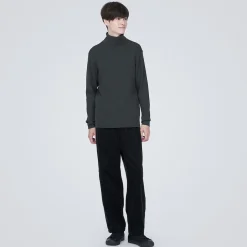 Pull en laine côtelée col roulé homme