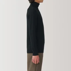 Pull en laine côtelée col roulé homme