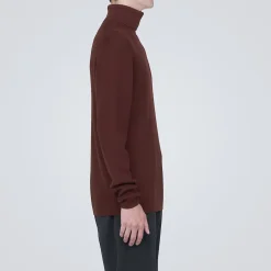Pull en laine côtelée col roulé homme