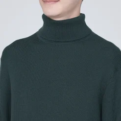 Pull en laine côtelée col roulé homme