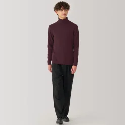 Pull en laine côtelée col roulé homme