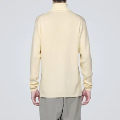 Pull en laine côtelée col roulé homme