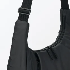 Sac à bandoulière rembourré et déperlant en nylon recyclé