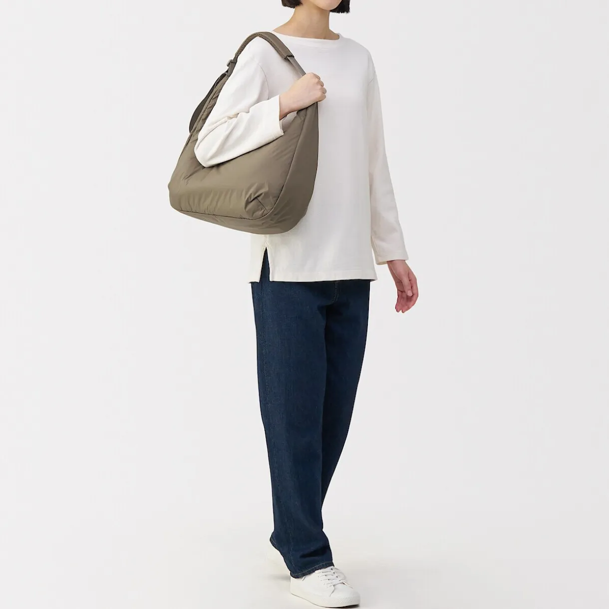 Sac à bandoulière rembourré et déperlant en nylon recyclé