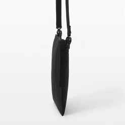 Sacoche à bandoulière déperlante détachable.