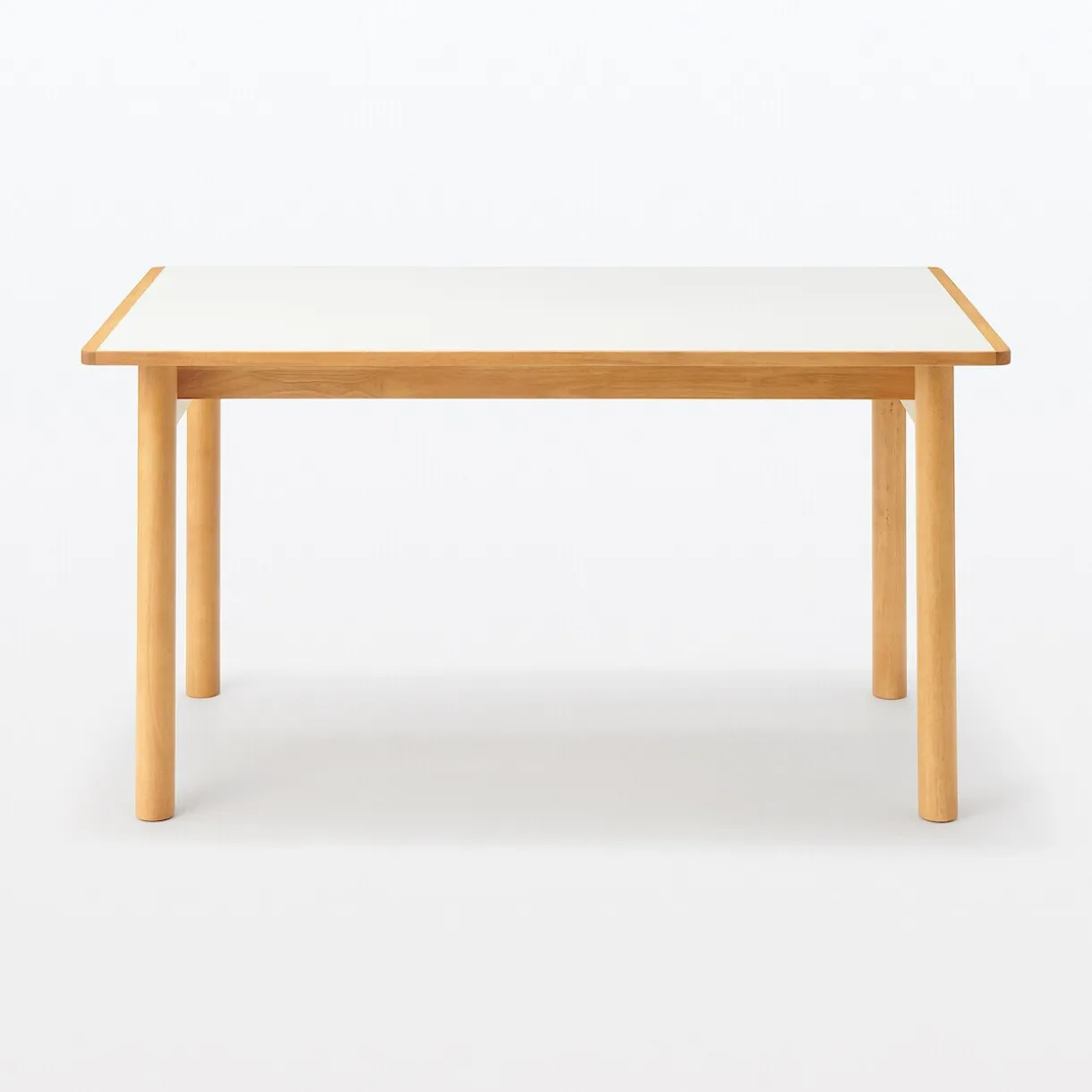 Table en hévéa avec plateau mélaminé rectangulaire ‐ M