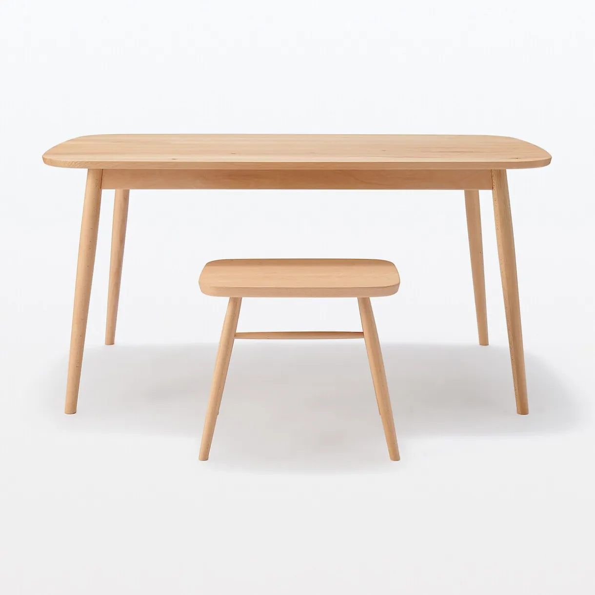 Tabouret en être massif à pieds arrondis