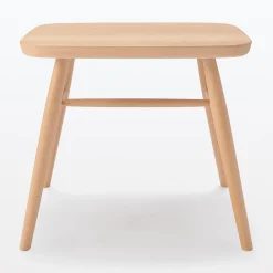 Tabouret en être massif à pieds arrondis