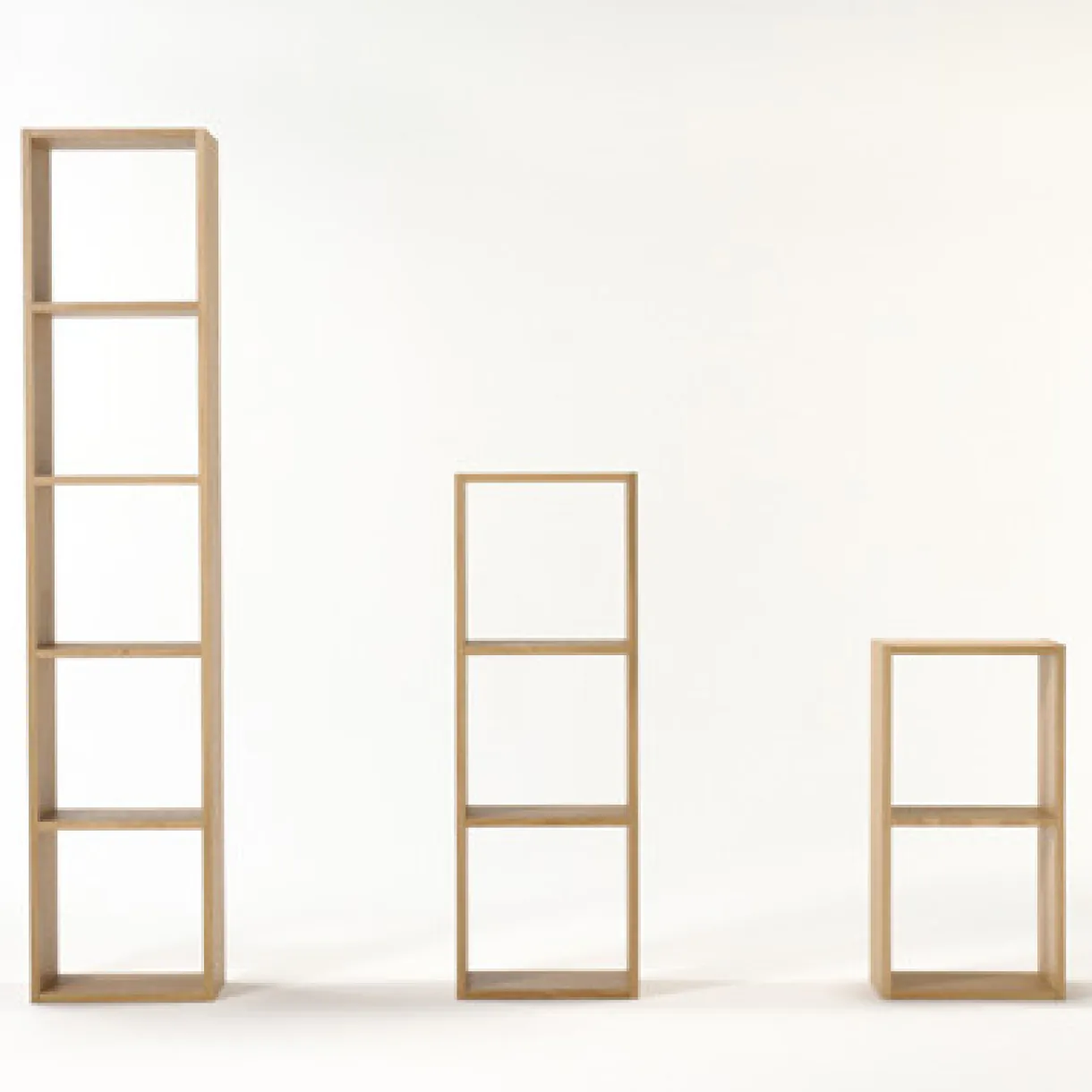 Étagère étroite en chêne ‐ 5 niveaux (Dont Eco‐part. 2,80 €)