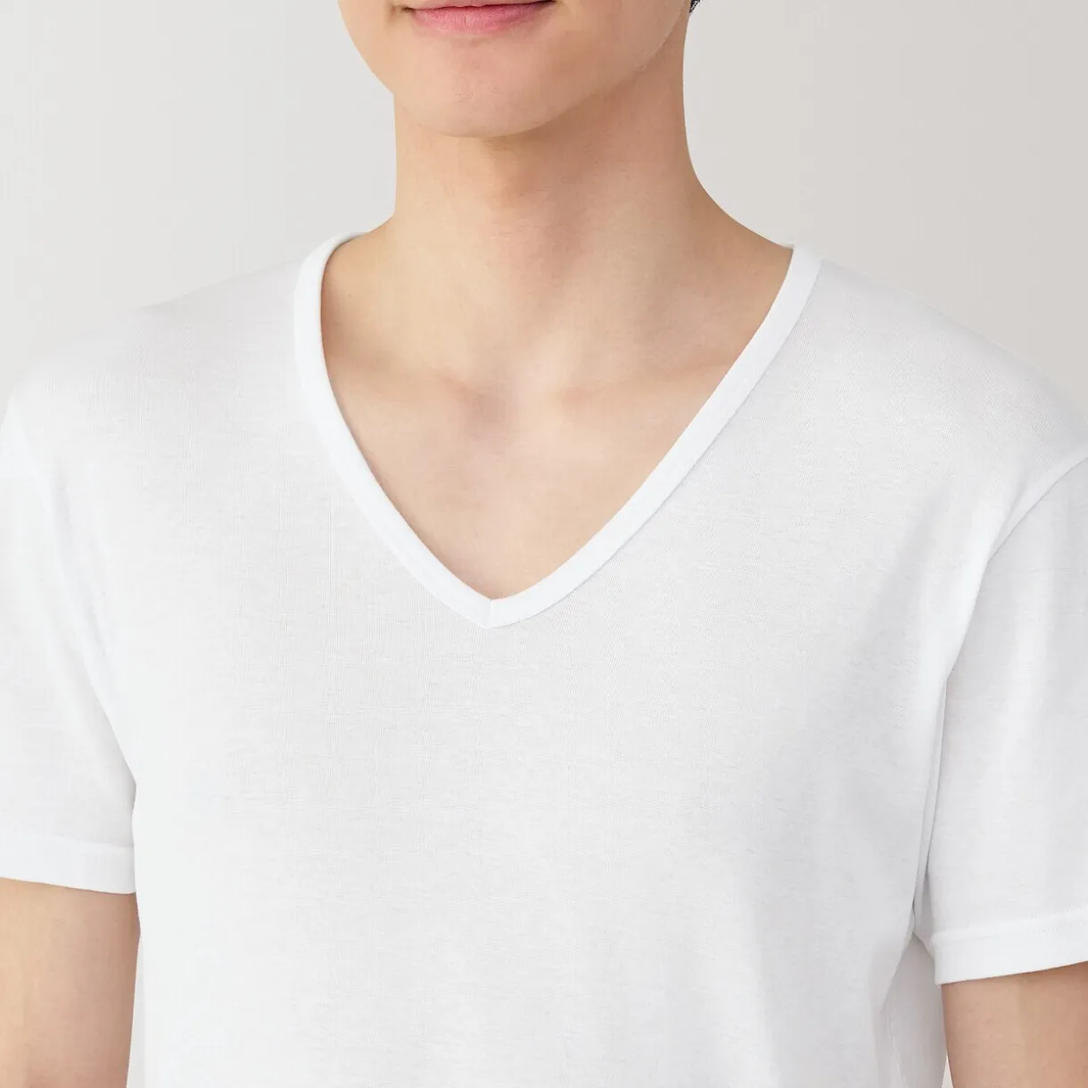 T‐shirt à col V en coton respirant pour homme