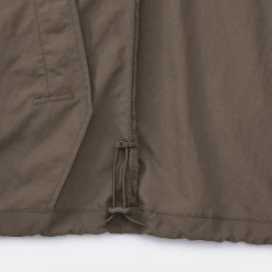 Veste à capuche déperlante et compacte en nylon pour femme