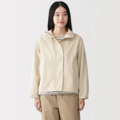 Veste à capuche pliante et déperlante pour femme