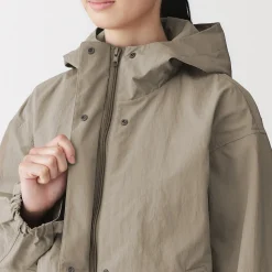 Veste à capuche pliante et déperlante pour femme