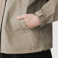 Veste à capuche pliante et déperlante pour femme